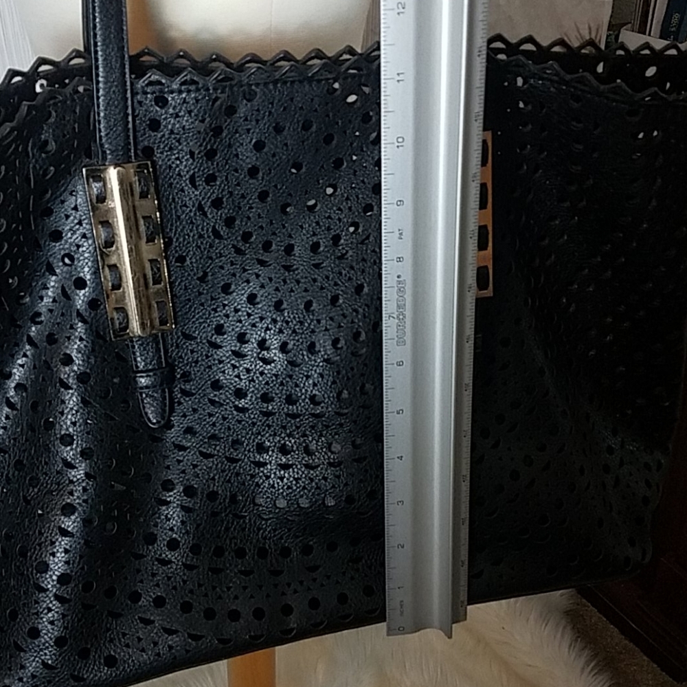 B) Pool bag - Picture 3 of 8